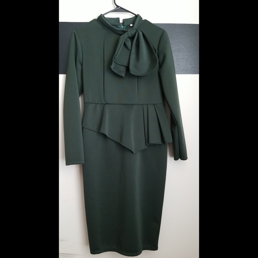 🆕️ LISTING!! BNWOT PUSSYBOW MOCK NECK ASYMMETRICAL PEPLUM PENCIL DRESS - Picture 4 of 12